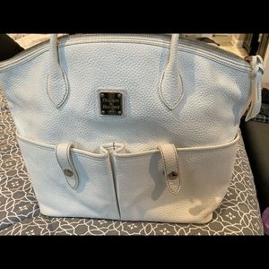 Dooney & Bourke white large shoulder bag.